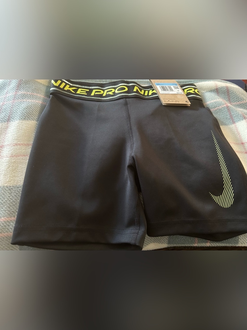 Nike Pro Girl’s Shorts Size M (8-9) NWT Neon Yellow Waistband